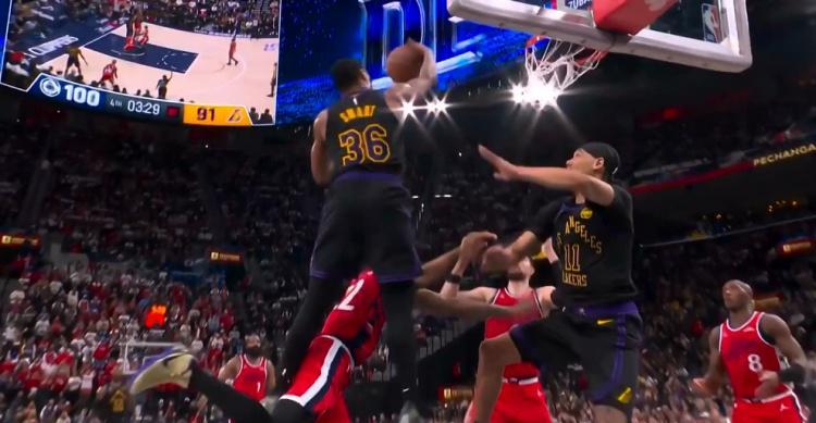 世界杯比赛竞猜-撑杆跳没哨，锁喉不犯规！四大黑哨助力湖人还输球，难怪詹皇急眼