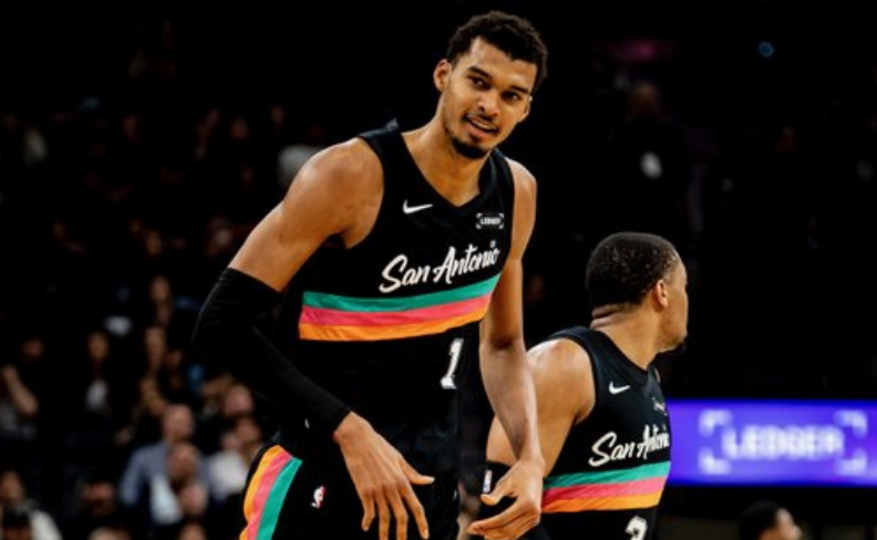 世界杯比赛竞猜-尼克斯大胜终结马刺11连胜 文班25+13+4帽难敌纽约双枪49分