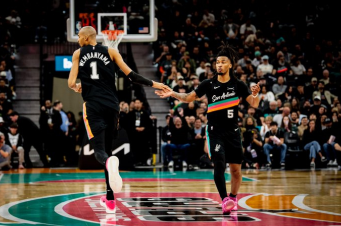 世界杯比赛竞猜-尼克斯大胜终结马刺11连胜 文班25+13+4帽难敌纽约双枪49分