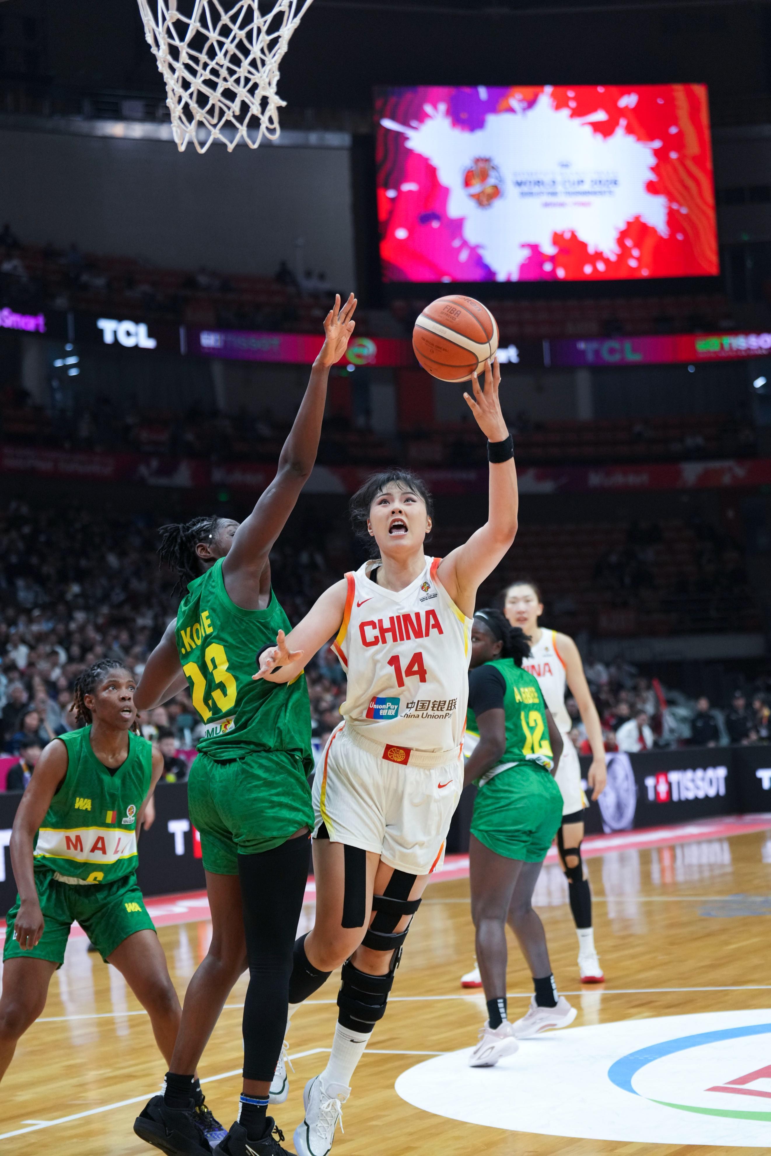 中国女篮首胜功臣诞生！不是韩旭和张子宇，宫鲁鸣这步棋走对了