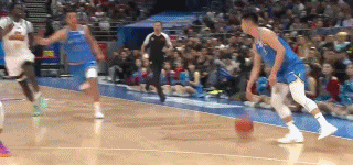 世界杯手机投注-CBA生涯首秀！麦基12中5得12分6板3助 连续“举火烧天”引关注