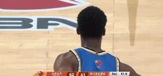 世界杯手机投注-CBA生涯首秀！麦基12中5得12分6板3助 连续“举火烧天”引关注