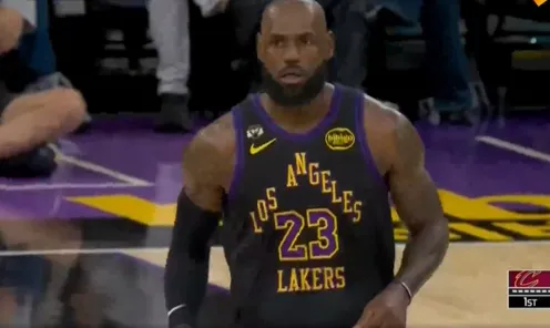 世界杯让球盘口分析-詹姆斯开局追帽米切尔，随后中距离跳投命中湖人首分